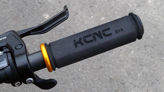 イジワルな超軽量グリップ”KCNC製 EVA LOCK-ON GRIP”の感想 | ヨロズバ