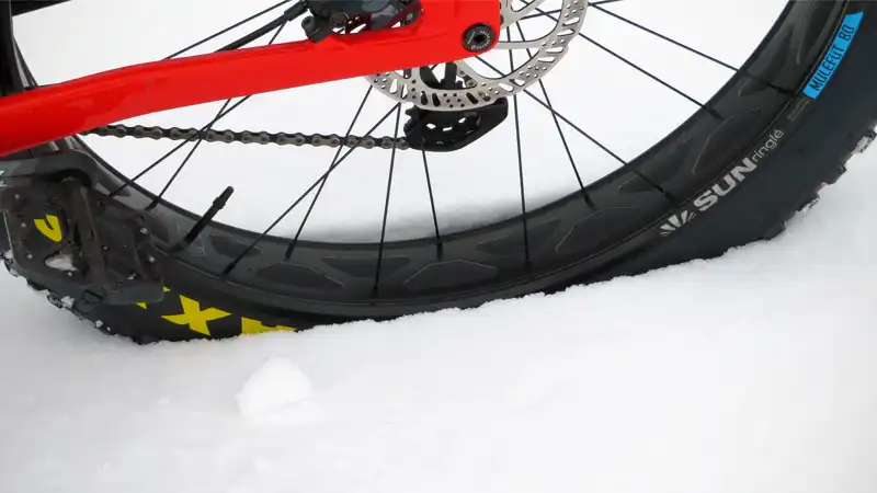 不精の極み！ファットバイクのタイヤを雪道ライドでクリーニングイメージ14